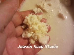 De zeep wordt langzaam zacht.